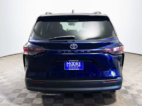 Certified 2024 Toyota Sienna XLE FWD image 6