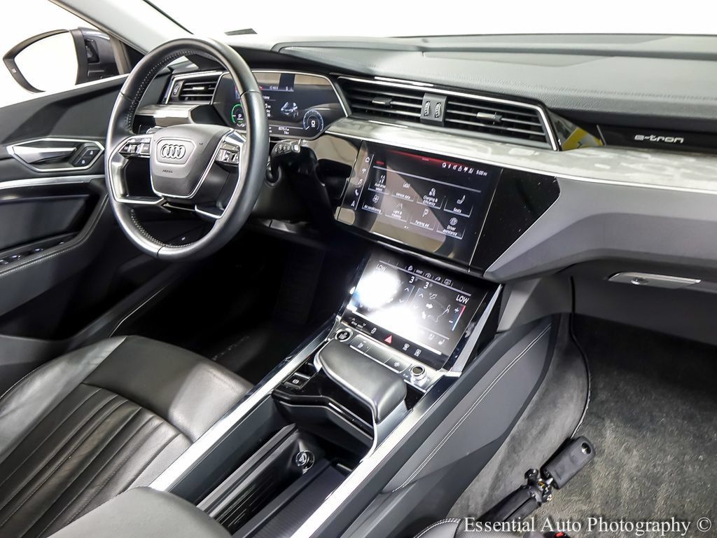 Used 2021 Audi e-tron Premium Plus w/ Premium Plus Package AWD/4WD image 32