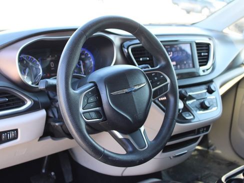 Used 2020 Chrysler Voyager Lxi image 18