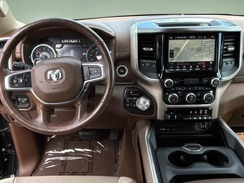 Used 2019 RAM 1500 Laramie AWD/4WD image 10
