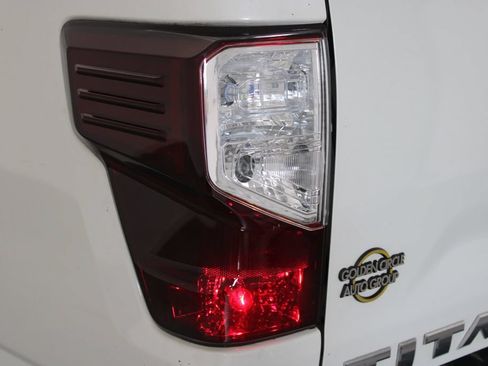 Used 2017 Nissan Titan SL RWD image 54