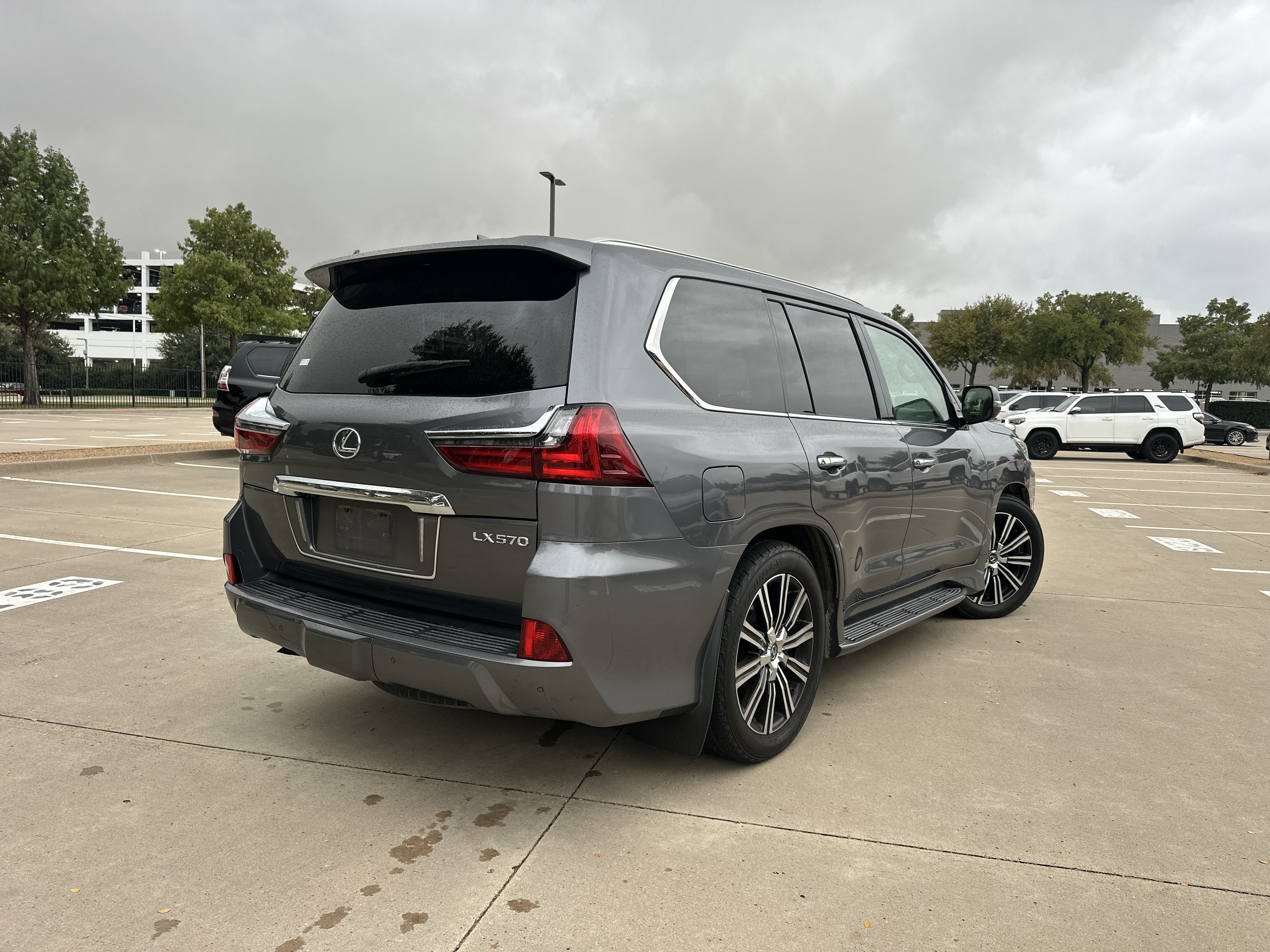 Used 2018 Lexus LX 570 4WD w/ Luxury Package image 2