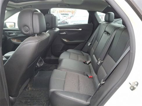 Used 2014 Chevrolet Impala LT w/ Convenience Package image 10