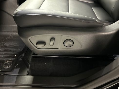 New 2026 GMC Acadia Elevation image 11