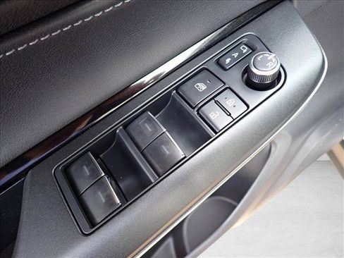 Used 2024 Toyota Venza LE AWD/4WD image 15