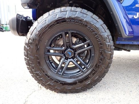 Used 2019 Jeep Wrangler Unlimited Sahara w/ Uconnect 4C Nav & Sound Group AWD/4WD image 7