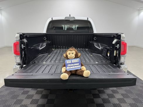 Used 2022 Toyota Tacoma TRD Off-Road image 7