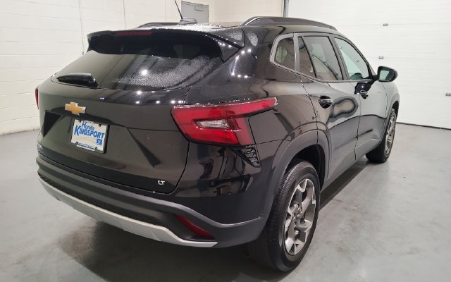 Used 2025 Chevrolet Trax LT FWD image 7