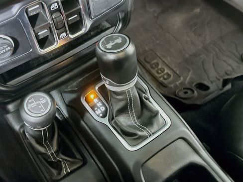 Used 2022 Jeep Wrangler Unlimited Sahara AWD/4WD image 32