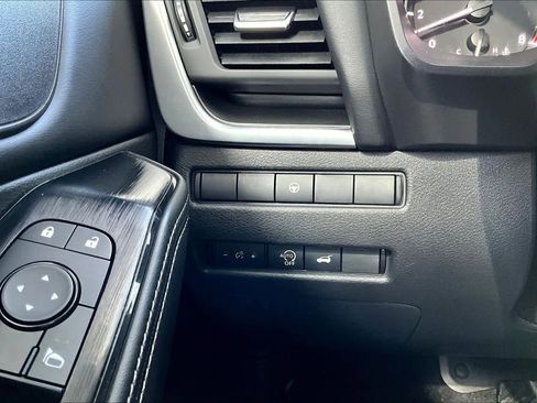 Used 2023 Nissan Rogue SV w/ SV Premium B Package image 35