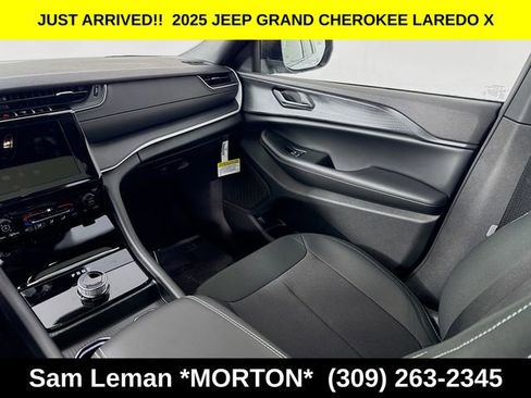 New 2025 Jeep Grand Cherokee L Laredo image 22