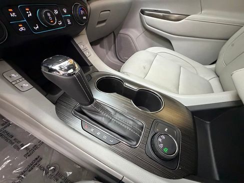 Used 2017 GMC Acadia SLT AWD/4WD image 18