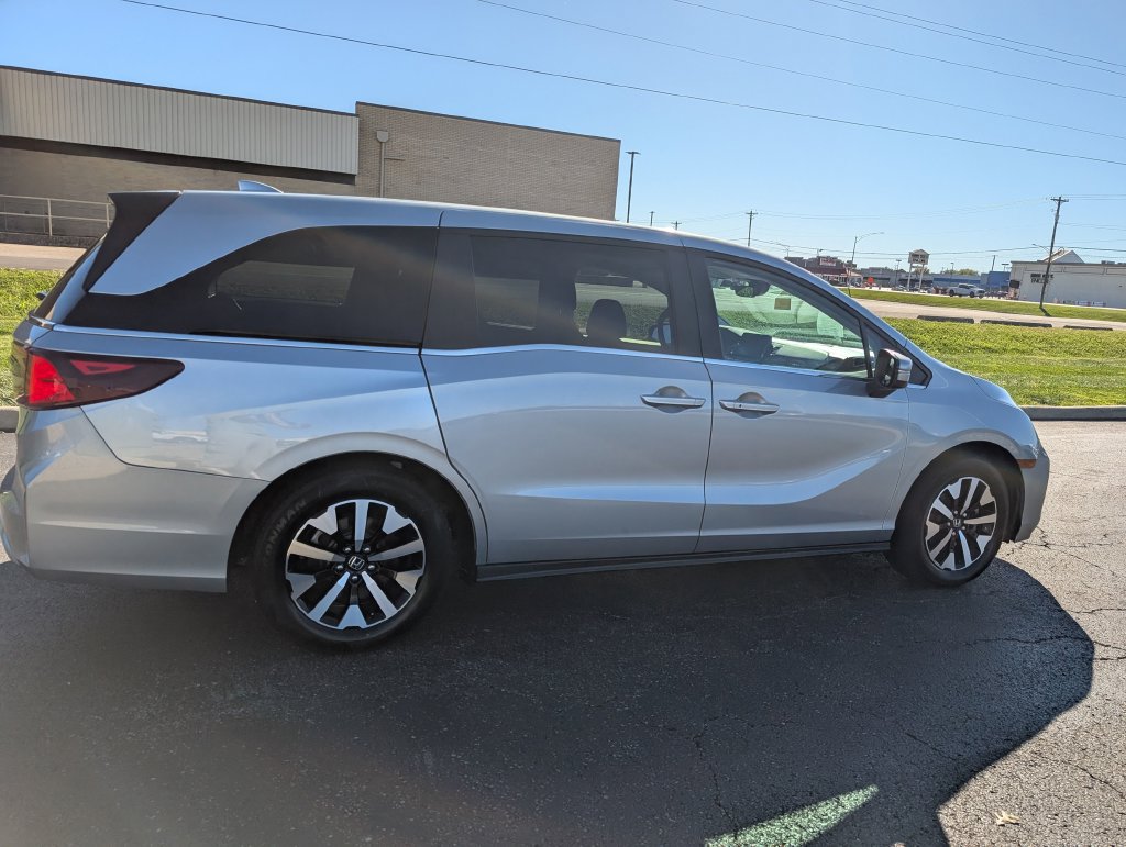 Used 2025 Honda Odyssey EX-L image 8