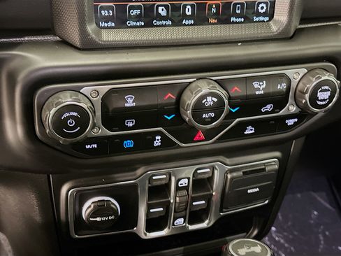 Used 2021 Jeep Wrangler Sahara image 24