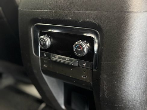 Used 2025 GMC Yukon XL Denali image 26