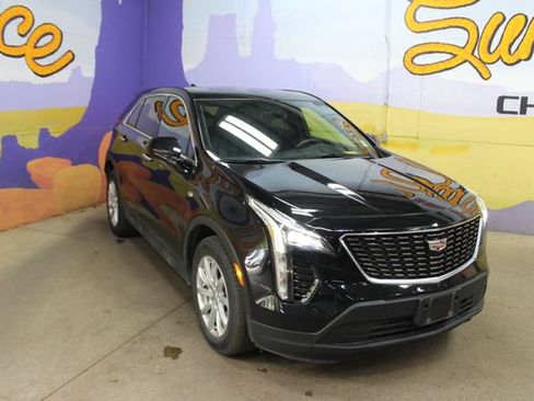 Used 2022 Cadillac XT4 Luxury w/ Driver Awareness Package AWD/4WD image 2