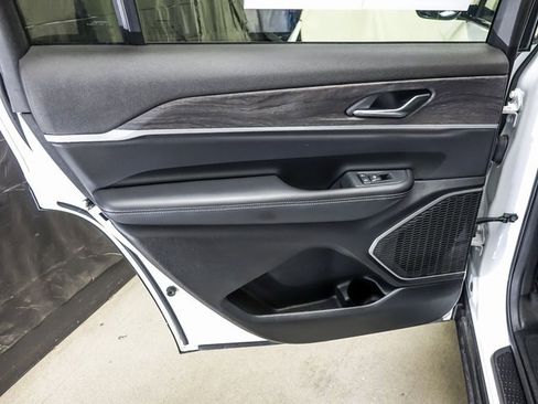 Used 2022 Jeep Grand Cherokee L Limited image 25