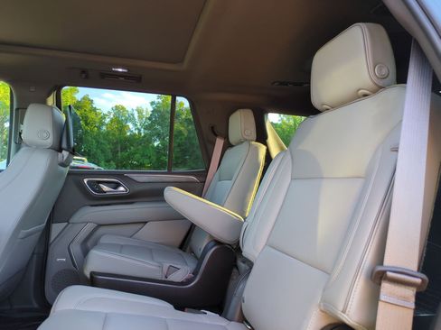 Used 2021 GMC Yukon SLT w/ SLT Premium Package AWD/4WD image 31