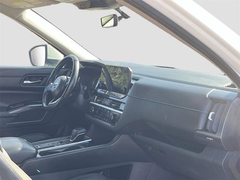 Used 2023 Nissan Pathfinder SL image 31