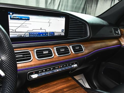 Used 2025 Mercedes-Benz GLS 450 4MATIC image 41