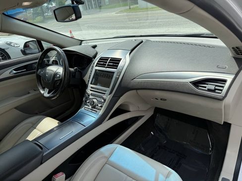 Used 2017 Lincoln MKZ Premiere FWD image 11