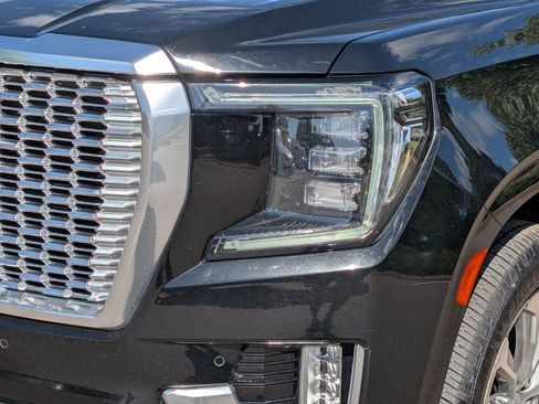 Used 2021 GMC Yukon Denali w/ Denali Premium Package AWD/4WD image 9