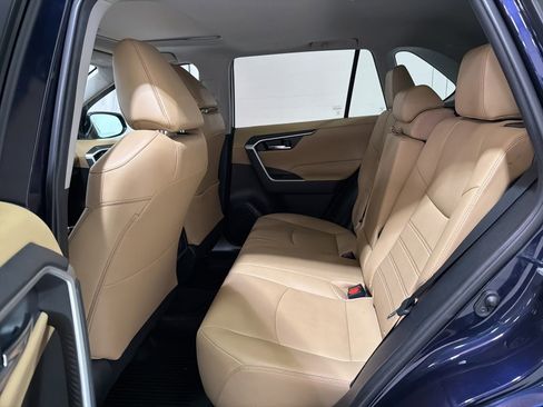 Used 2021 Toyota RAV4 XLE Premium image 11