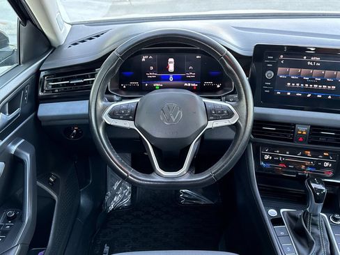 Used 2025 Volkswagen Jetta SE FWD image 14