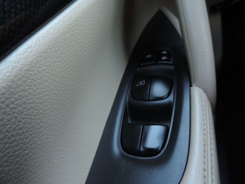 Used 2016 Nissan Rogue SL w/ SL Premium Package image 27