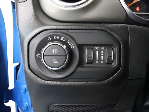 Used 2022 Jeep Gladiator Overland AWD/4WD image 19