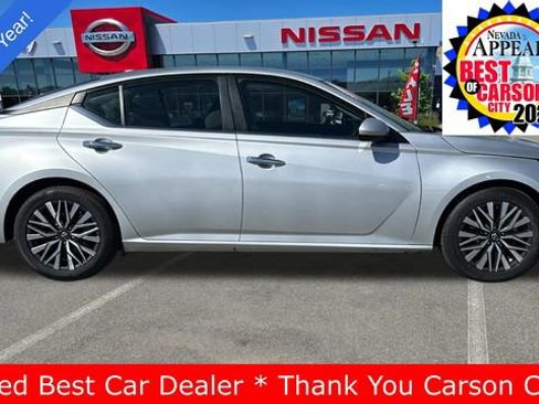Used 2023 Nissan Altima 2.5 SV FWD image 2
