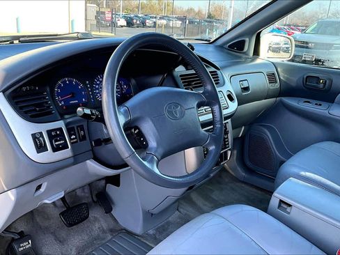 Used 2003 Toyota Sienna XLE image 17