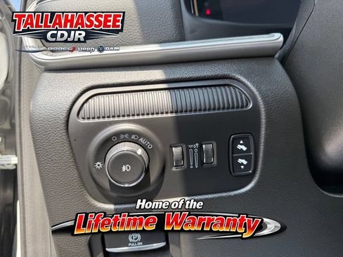 Used 2024 Jeep Wagoneer Series II w/ Flexible Seating Group RWD image 33
