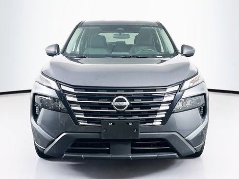 Used 2025 Nissan Rogue SV image 2