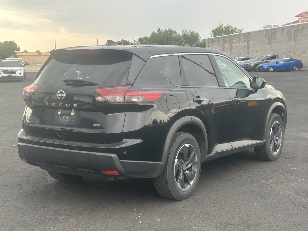 Used 2025 Nissan Rogue SV AWD/4WD image 3