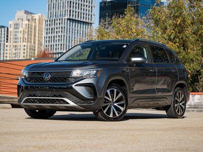 Certified 2023 Volkswagen Taos SE w/ Panoramic Sunroof Package