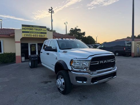 Used 2022 RAM 5500 4x4 Crew Cab w/ Chrome Appearance Group image 7