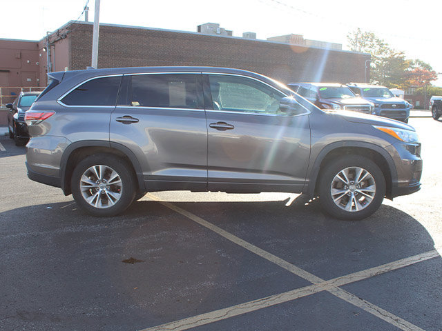 Used 2015 Toyota Highlander Plus AWD/4WD image 5