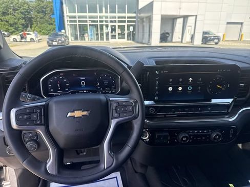 Used 2024 Chevrolet Silverado 1500 LT w/ Leather Package RWD image 11