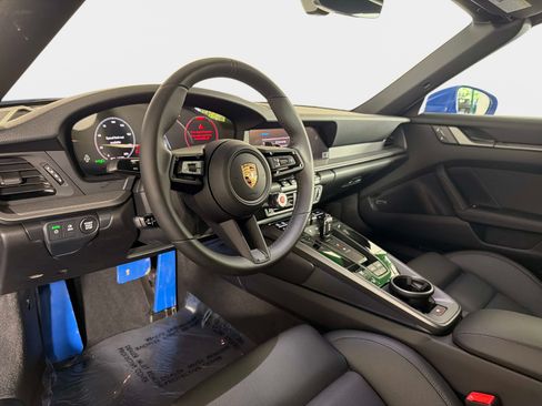 Used 2025 Porsche 911 Carrera RWD image 32