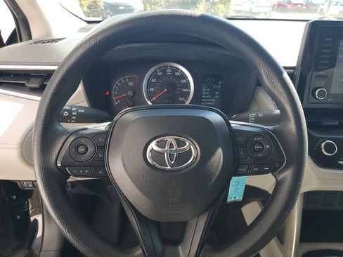 Used 2022 Toyota Corolla Cross L image 16