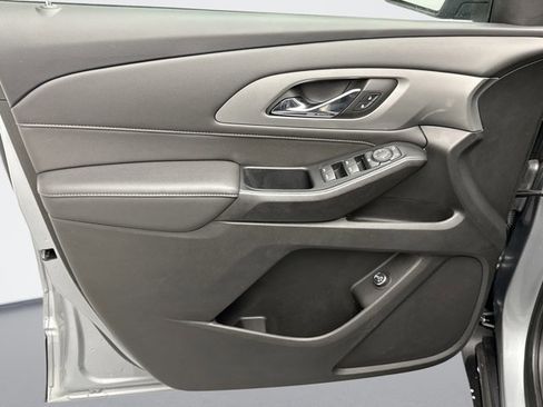 Used 2023 Chevrolet Traverse LT image 9