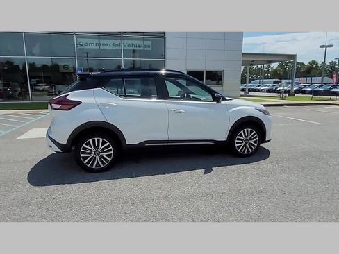 Used 2024 Nissan Kicks SR image 35