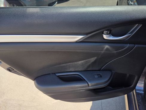 Used 2016 Honda Civic Touring image 10