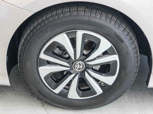 Used 2017 Toyota Prius Prime Premium w/ Carpet Mat Package FWD image 11
