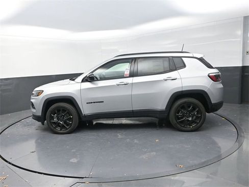 New 2026 Jeep Compass Latitude image 4