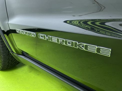 Used 2021 Jeep Grand Cherokee Limited image 15