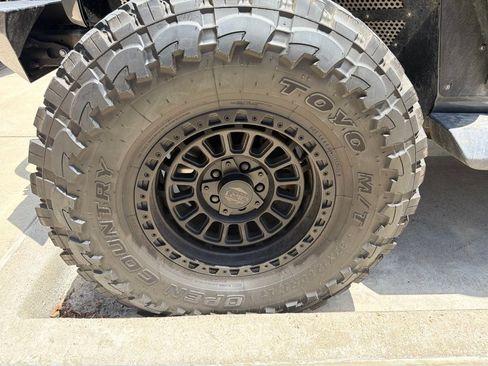 Used 2018 Jeep Wrangler Unlimited Sahara AWD/4WD image 16