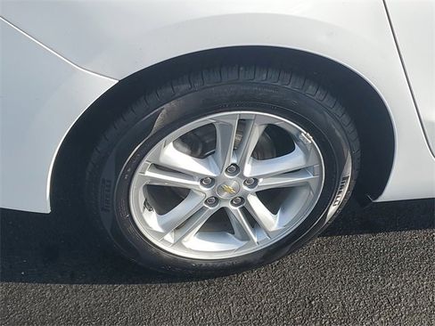 Certified 2017 Chevrolet Cruze LT w/ Convenience Package image 5