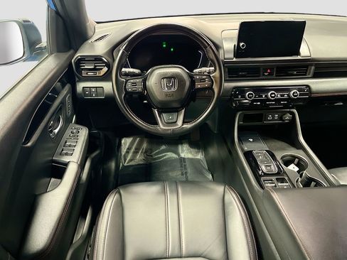 Used 2025 Honda Pilot TrailSport image 22